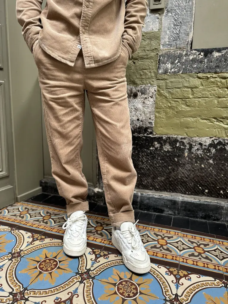 ensemble-velours-velourscotele-minimumfashion-modehomme-pantalonhomme-chemisehomme-modedurable3.webp