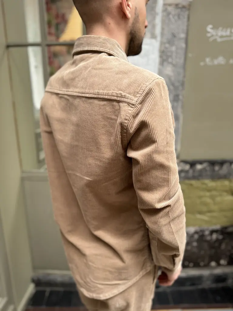 ensemble-velours-velourscotele-minimumfashion-modehomme-pantalonhomme-chemisehomme-modedurable5.webp