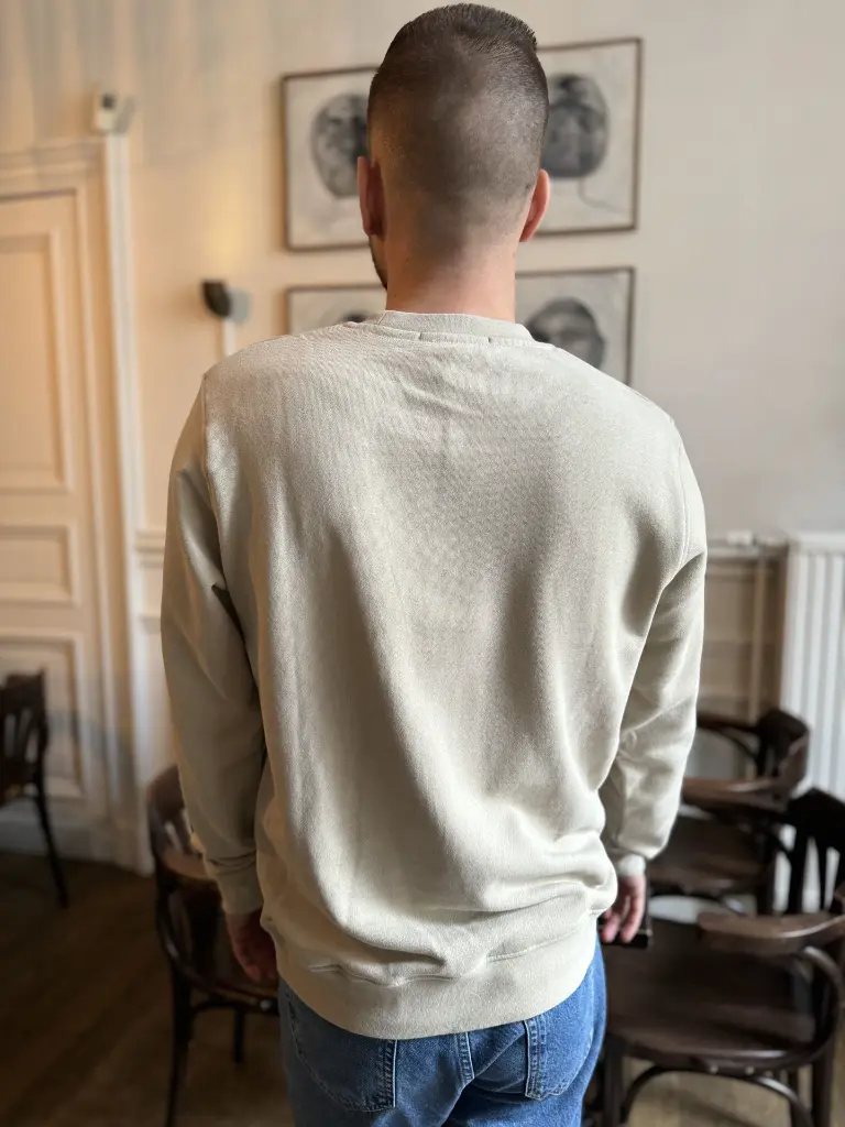 beige-sweat-tshirt-tshirthomme-sweathomme-armedangels-modehomme-modedurable3.webp