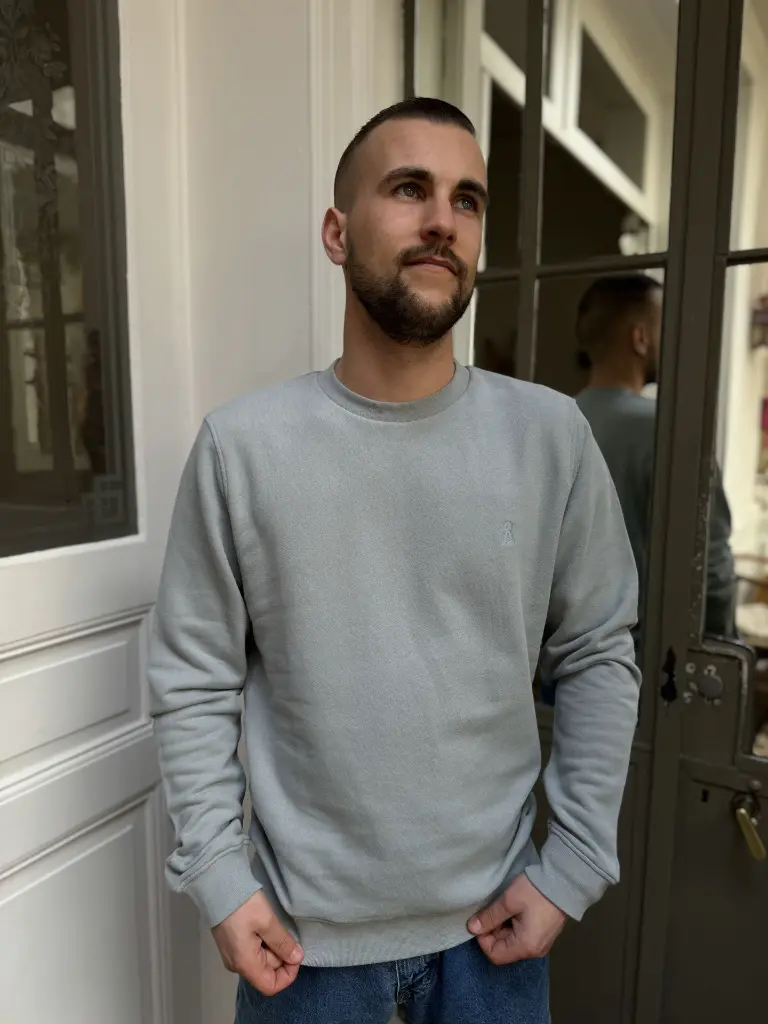 blue-bluelight-sweat-tshirt-tshirthomme-sweathomme-armedangels-modehomme-modedurable4.webp