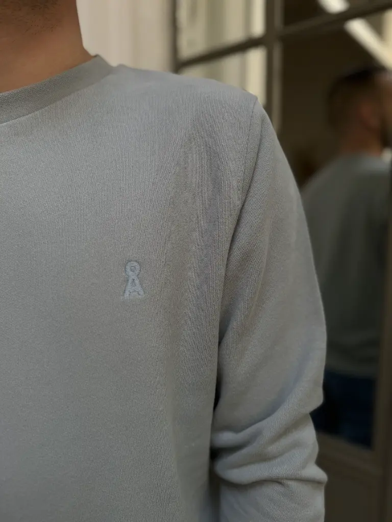 blue-bluelight-sweat-tshirt-tshirthomme-sweathomme-armedangels-modehomme-modedurable3.webp