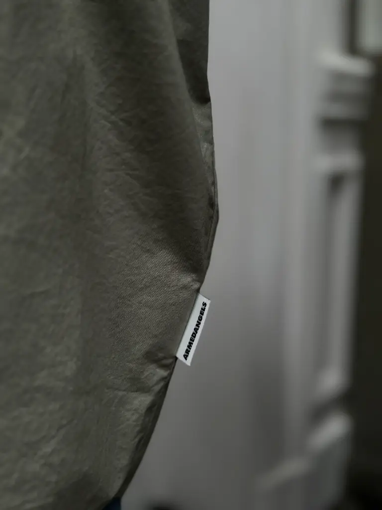 chemise-shirt-oversize-oversizeshirt-chemiseoversize-modefemme-vert-green-emeraude-armedangels-moderesponsable-madeineurope-slowfashion5.webp