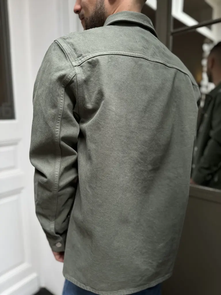 veste-kaki-vestehomme-vesteenjeans-vesteenjeanshomme-detoxdenim-green-modehomme-armedangels3.webp