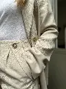 blazer-pantalon-costume-ensemble-modefemme-minimumfashion-sustainablefashion-qualityoverquantity-beige-ceremonie3.webp