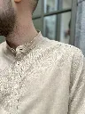 chemise-minimumfashion-agape-amour-outfitformen-menstyle-modehomme-modedurable-chemisehomme-beige3.webp