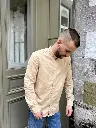 chemise-minimumfashion-agape-amour-outfitformen-menstyle-modehomme-modedurable-chemisehomme-beige2.webp