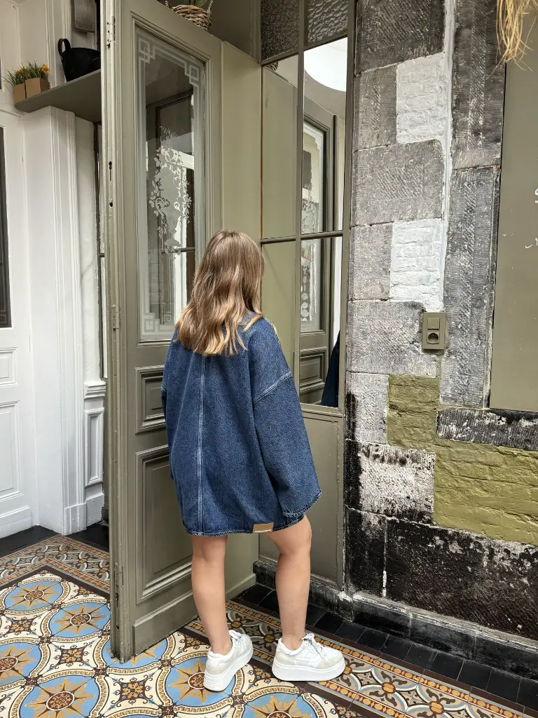 vestejeans-veste-jeans-robejeans-blue-oversize-outfitoversize-armedangels-detoxdenim-modedurable-moderesponsable2.webp