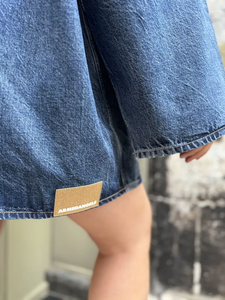 vestejeans-veste-jeans-robejeans-blue-oversize-outfitoversize-armedangels-detoxdenim-modedurable-moderesponsable.jpg.webp