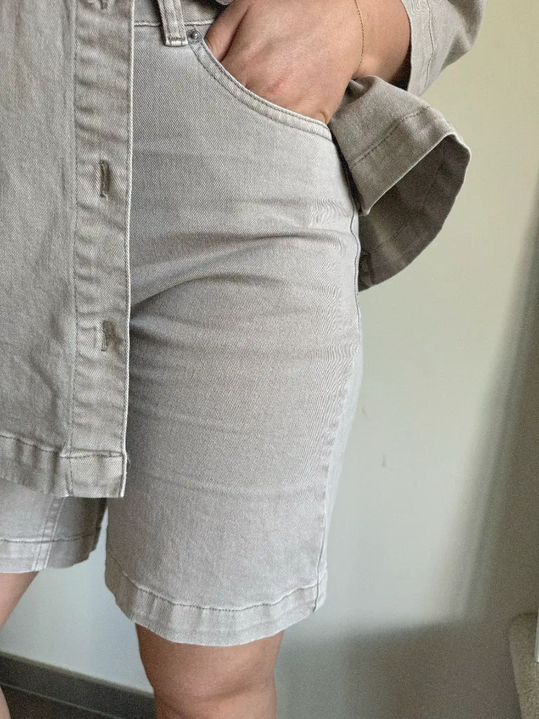 modefemme-pourelle-minimumfashion-ensemble-chemise-short-summer-summeroutfit-modedurable-beige-3.webp