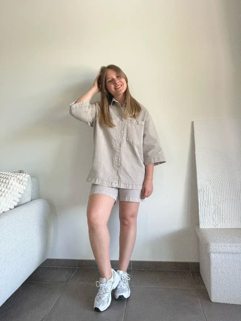 modefemme-pourelle-minimumfashion-ensemble-chemise-short-summer-summeroutfit-modedurable-beige-8.webp