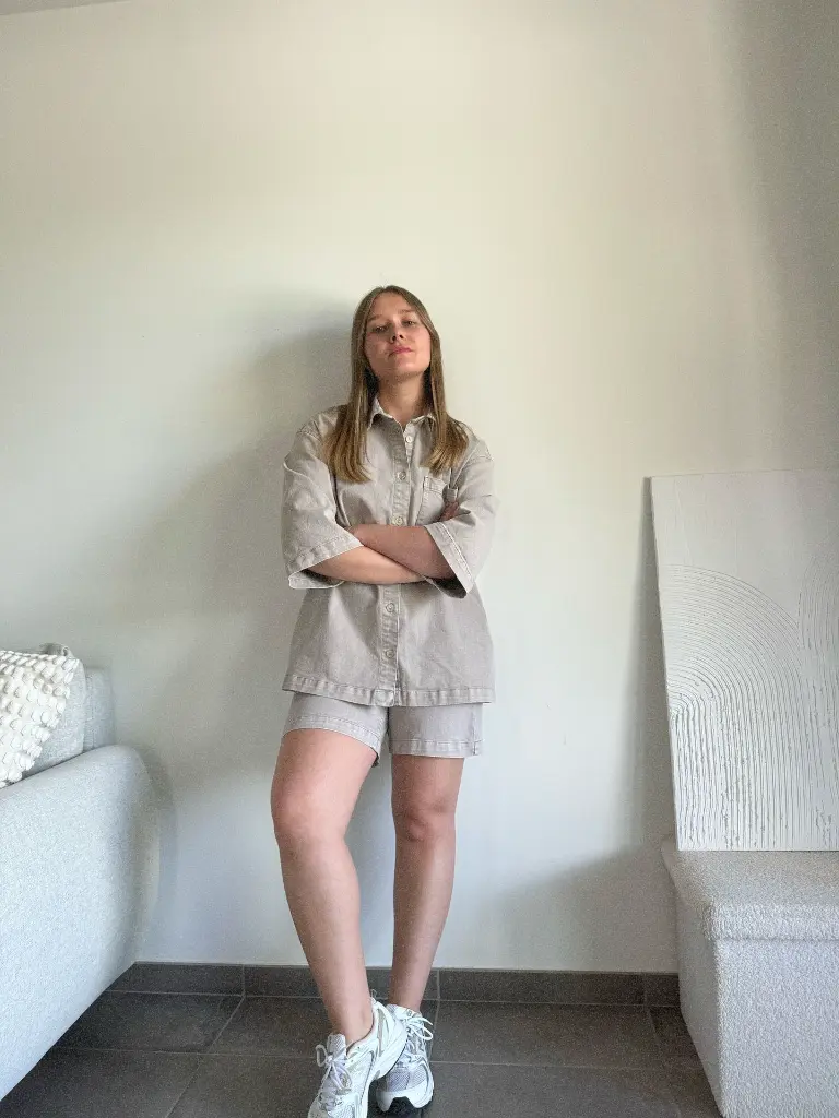 modefemme-pourelle-minimumfashion-ensemble-chemise-short-summer-summeroutfit-modedurable-beige-6.webp