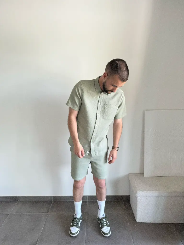 ensemble-vert-chemise-polo-green-fashionformen-outfitformen-vetements-homme-pourlui-minimumfashion-modedurable-10.webp
