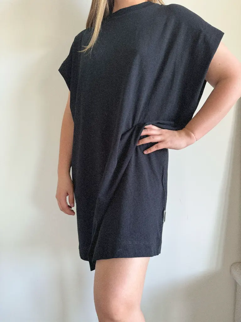 robe-noir-dress-blackdress-totallook-lookblack-outfitforwoman-modefemme-modedurable-minimum-2.webp