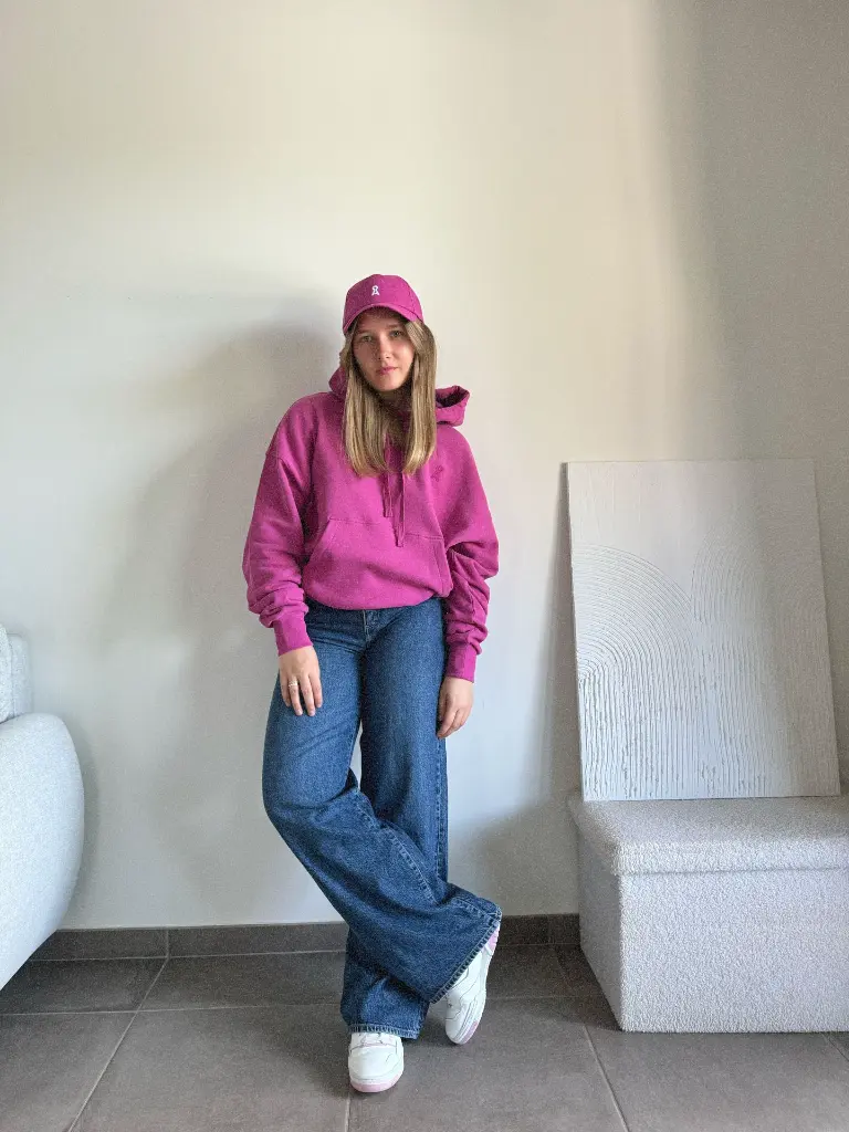 pinkoutfit-summer-rose-pink-sweat-tshirt-casquette-lovepink-lookrose-modefemme-modedurable-armedangels-totallook-6.webp